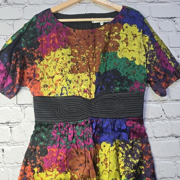 Trina Turk 100% Silk Shanghai Rainbow Thick Waistline Short Sleeve Dress Size 10 - Picture 4 of 13